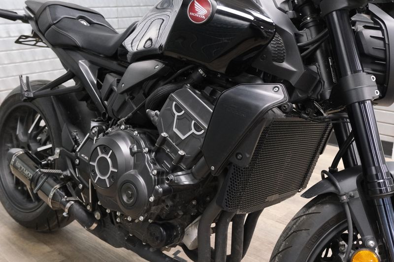 USED 2023 HONDA CB1000R Image 10