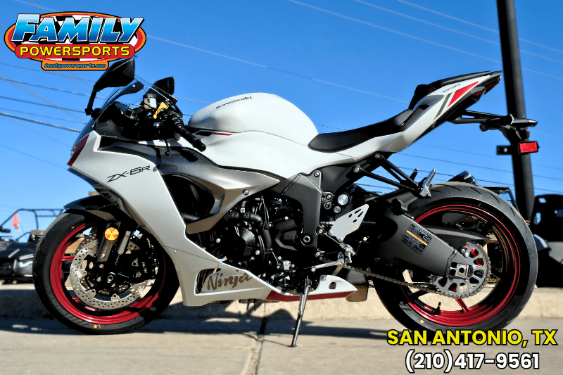 2025 Kawasaki NINJA ZX6R PEARL ROBOTIC WHITE AND METALLIC GRAPHITE GRAYImage 1