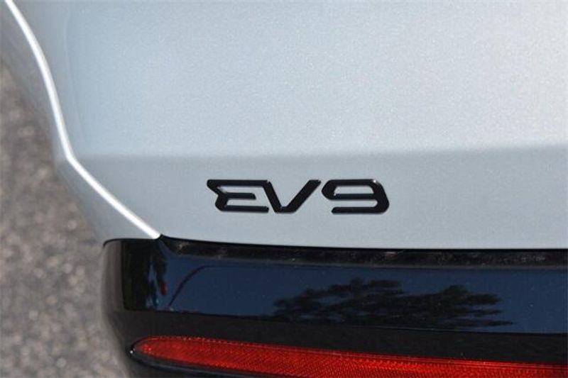 New 2026 Kia EV9 LandImage 17