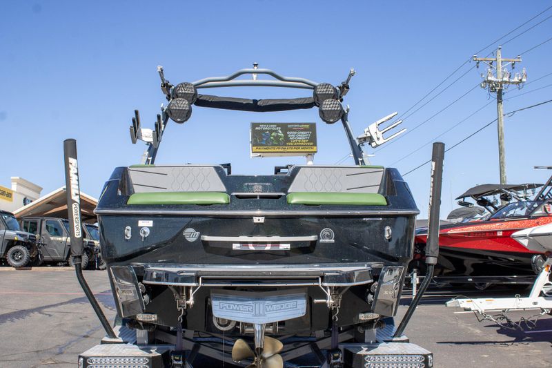 2023 MALIBU M220Image 6