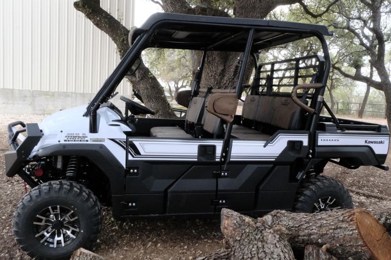 2025 Kawasaki MULE PROFXT 1000 PLATINUM RANCH EDITION METALLIC STARDUST WHITEImage 3