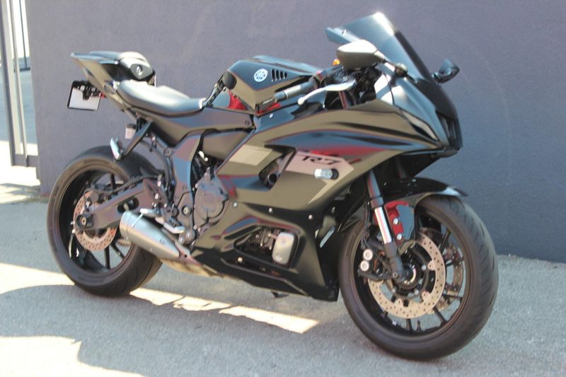 Used 2025 Yamaha YZF R7 Image 3