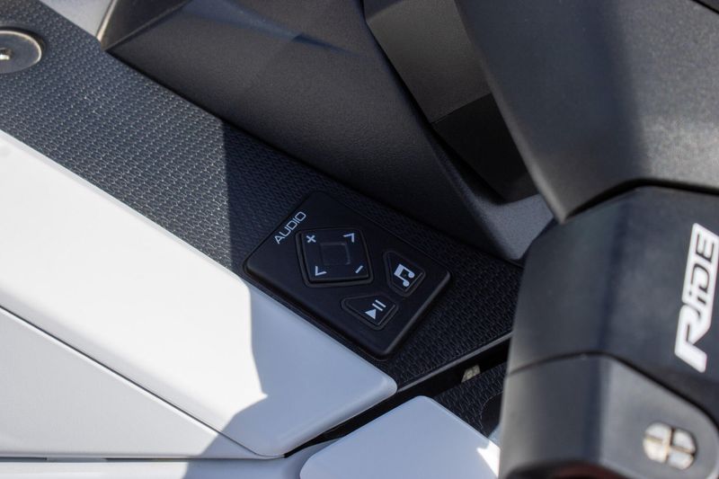 NEW 2025 YAMAHA VX LIMITED Image 15