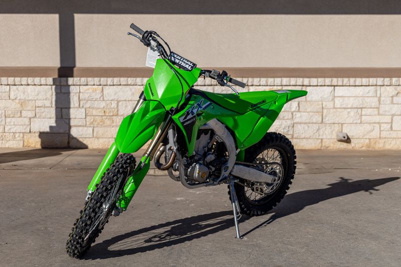 2025 Kawasaki KX450X LIME GREENImage 3