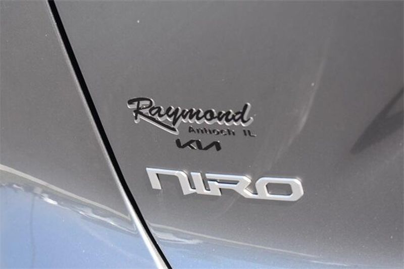 New 2025 Kia Niro SXImage 17