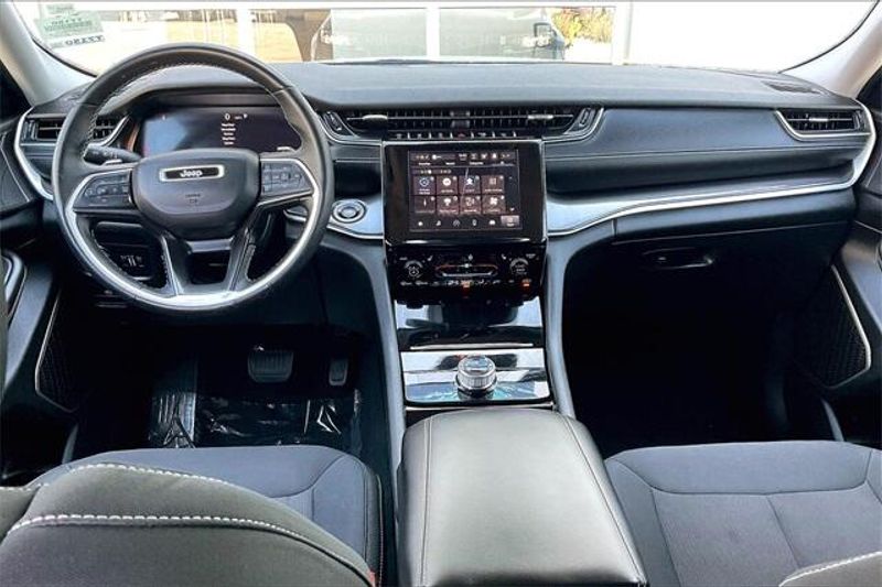 2022 Jeep Grand Cherokee L LaredoImage 15