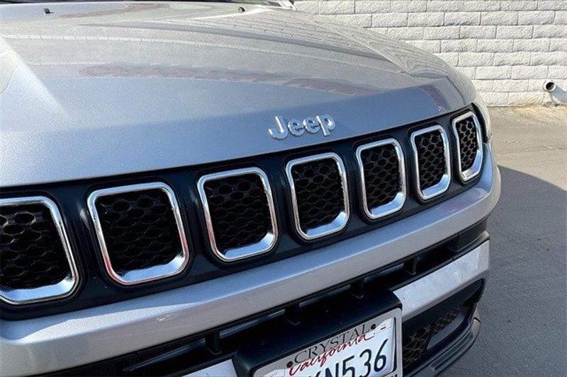 2023 Jeep Compass Latitude LuxImage 30