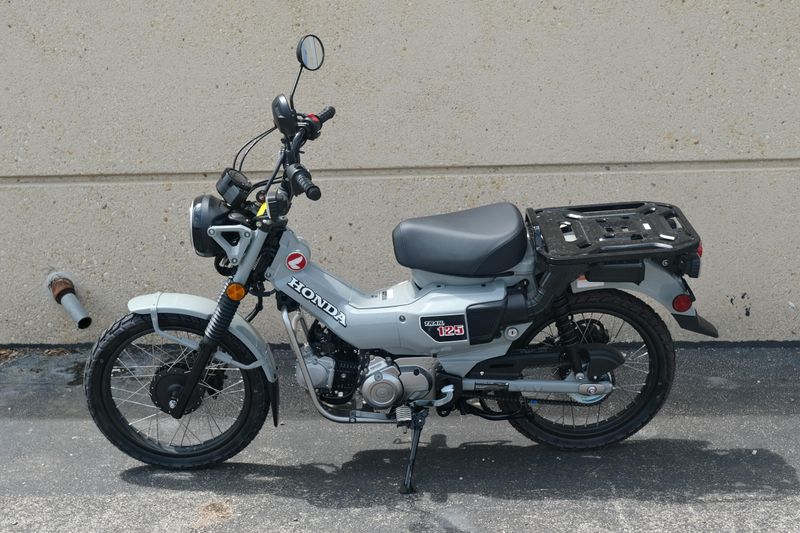 2025 Honda TRAIL 125 PEARL SMOKY GRAY Image 6