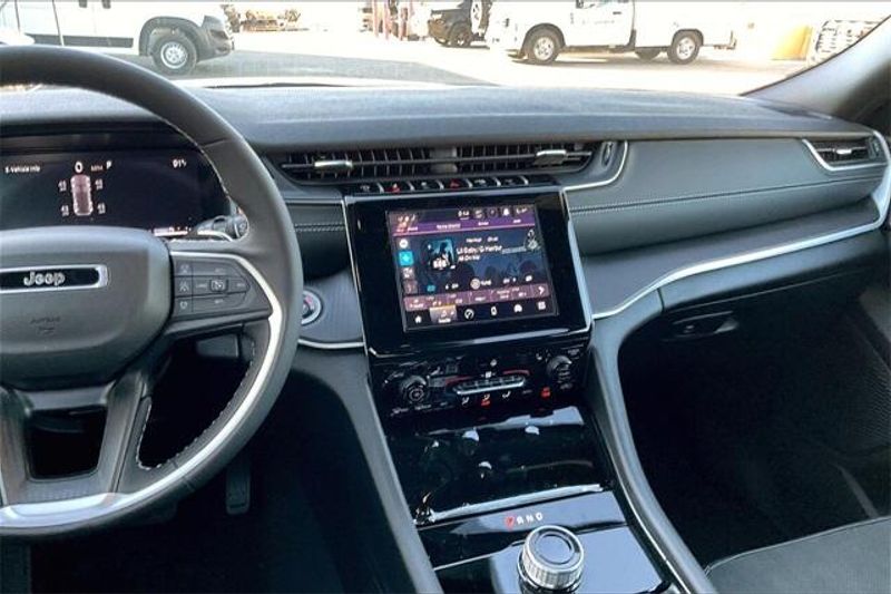 New 2025 Jeep Grand Cherokee Altitude X 4x4Image 5