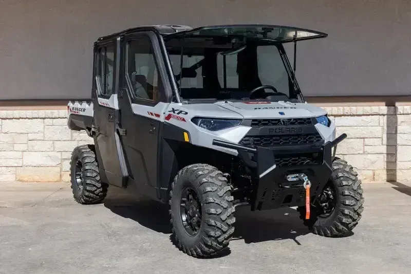 2025 Polaris RANGER CREW XP 1000 NORTHSTAR TRAIL BOSS EDITION CRYSTAL WHITE WITH PERFORMANCE RED ACCENTSImage 4