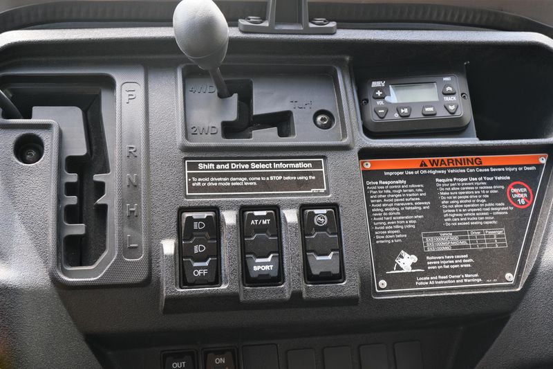2025 Honda PIONEER 10005 TRAIL SE MATTE GRAY METALLIC Image 17