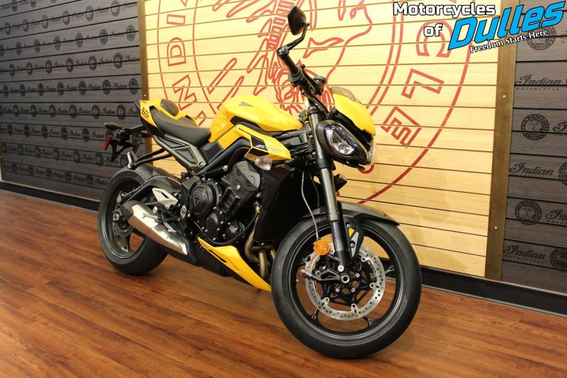 2024 Triumph Street Triple 765 RS Image 2