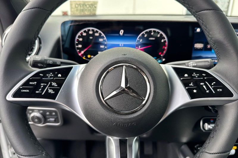 New 2026 Mercedes-Benz GLB 250Image 20