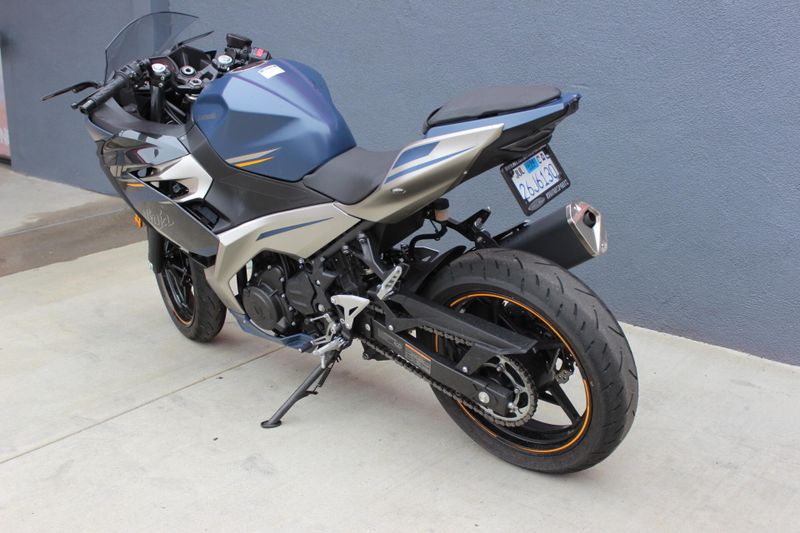 2023 Kawasaki Ninja�� 400 Base Image 8