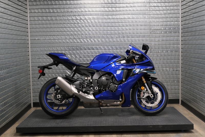 NEW 2026 YAMAHA YZF-R1 Image 2
