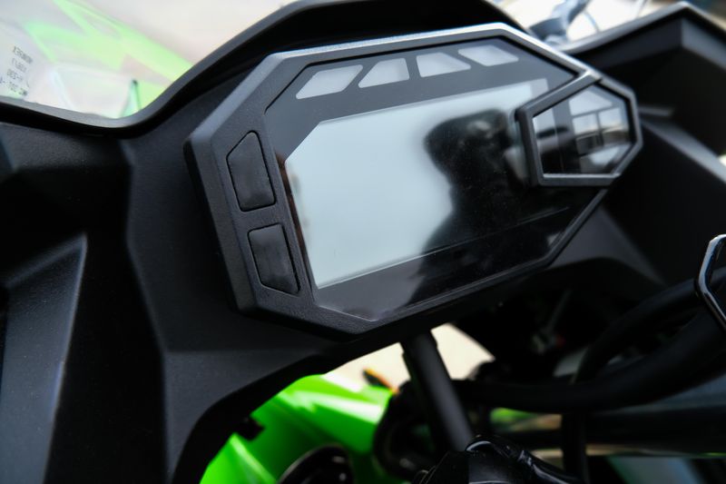 2025 Kawasaki NINJA 500 KRT EDITION LIME GREEN AND EBONY AND PEARL BLIZZARD WHITEImage 16