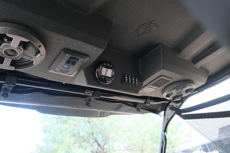 NEW 2025 HONDA PIONEER 10006 DELUXE CREW Image 33