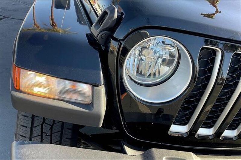 2023 Jeep Gladiator OverlandImage 27