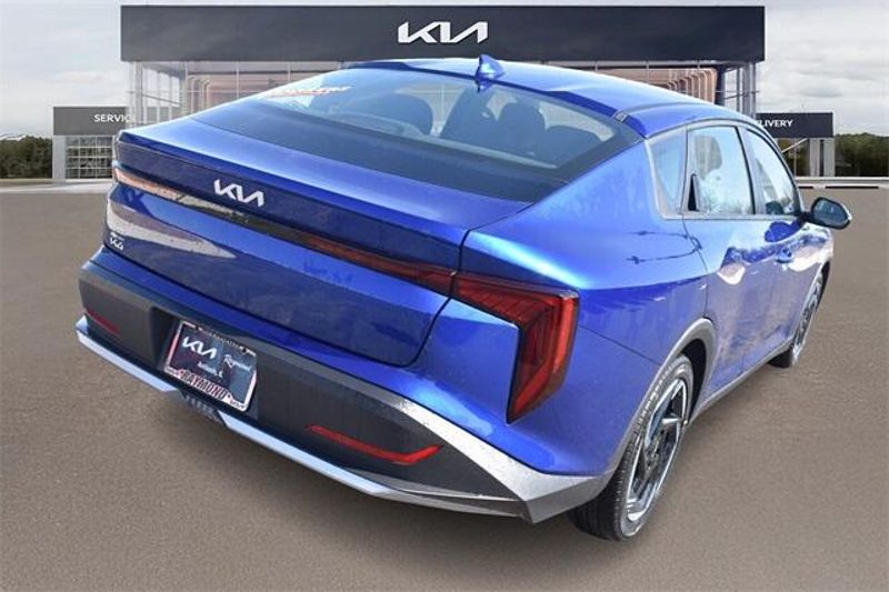 2025 Kia K4 EXImage 3