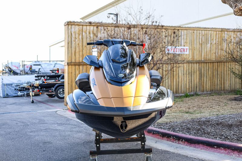 2025 Yamaha FX CRUISER HO WITH AUDIO COPPER AND BLACK Image 17