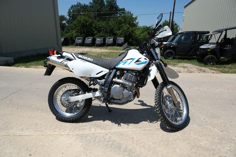 2025 Suzuki DR 650 S WHITEImage 7