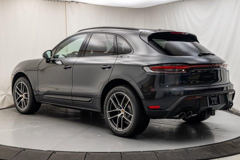 2024 Porsche Macan Image 3