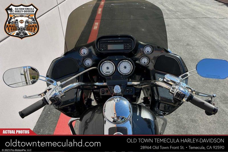 2009 Harley-Davidson Road Glide in a BLACK PEARL exterior color. BMW Motorcycles of Temecula – Southern California (951) 506-6903 bmwmotorcyclesoftemecula.com 