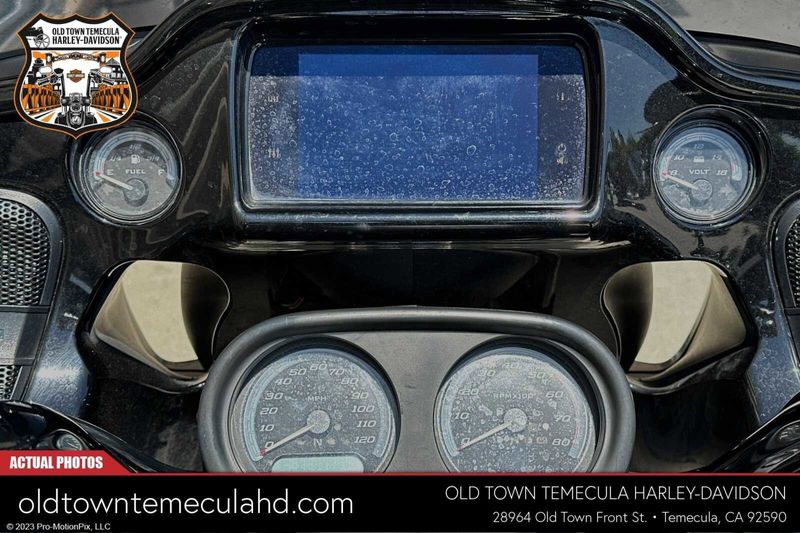 2022 Harley-Davidson Road Glide in a Black exterior color. BMW Motorcycles of Temecula – Southern California (951) 506-6903 bmwmotorcyclesoftemecula.com 