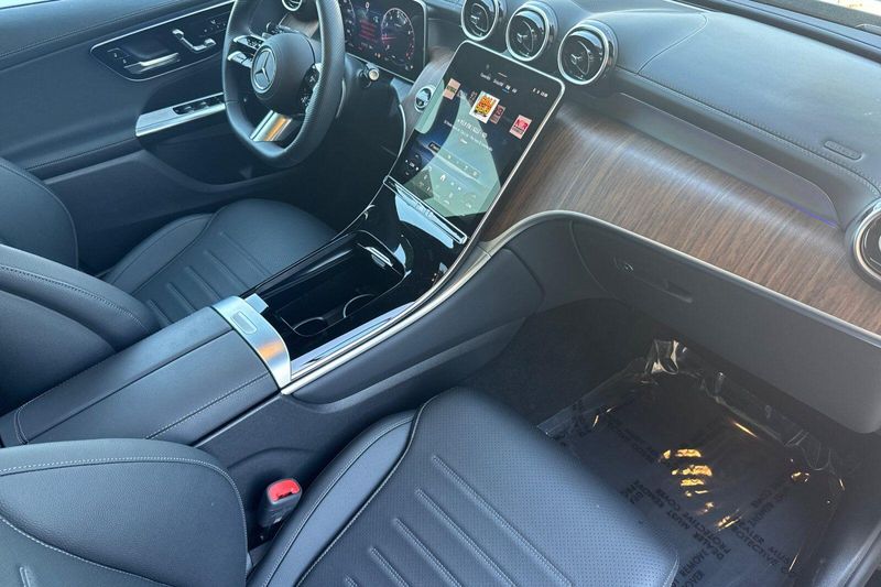 Used 2025 Mercedes-Benz GLC 300Image 18