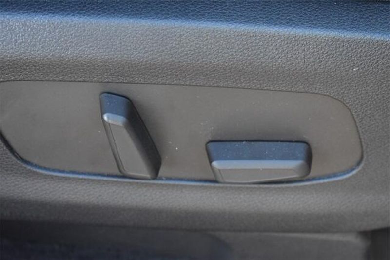 New 2025 Kia Carnival Hybrid EXImage 12