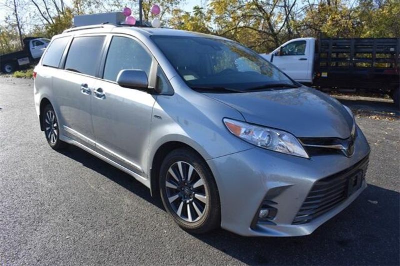 2019 Toyota Sienna XLEImage 10