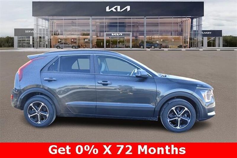 New 2025 Kia Niro EXImage 2