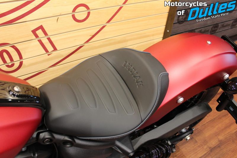 2025 Indian Motorcycle Scout Bobber Ltd w/ Tech Pkg Image 9