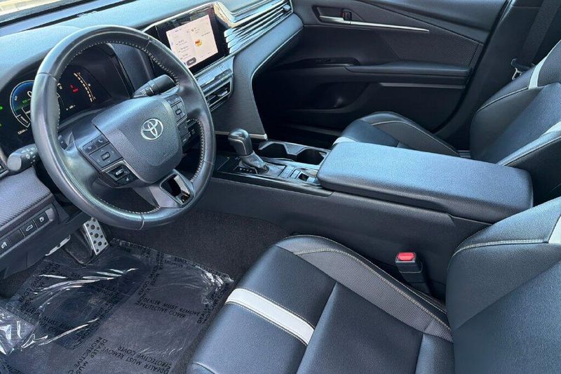 Used 2025 Toyota Camry SEImage 9