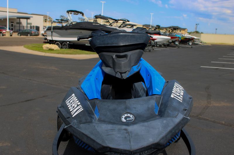 2023 SEADOO SPARK TRIXX FOR 3 WITH AUDIO BLUE Image 2