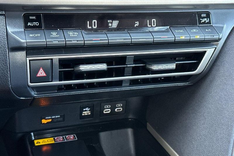 Used 2025 Toyota Camry LEImage 18