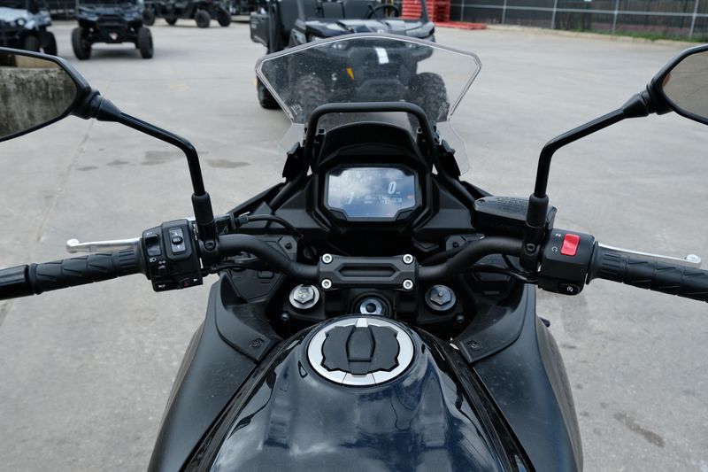 2023 Kawasaki VERSYS 650 LT METALLIC SPARK BLACK AND METALLIC FLAT SPARK BLACK Image 19