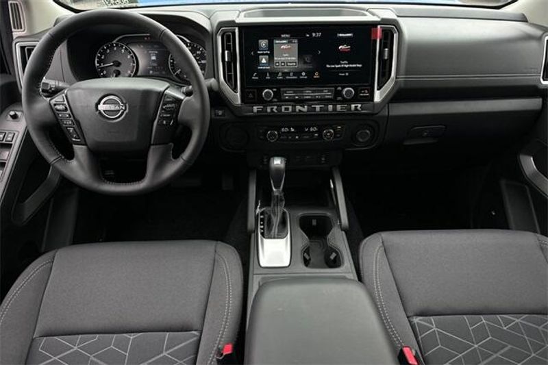 New 2025 Nissan Frontier SVImage 10