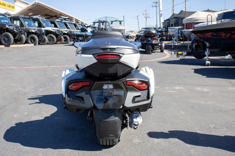 NEW 2026 CAN-AM SPYDER RT LIMITED Image 2