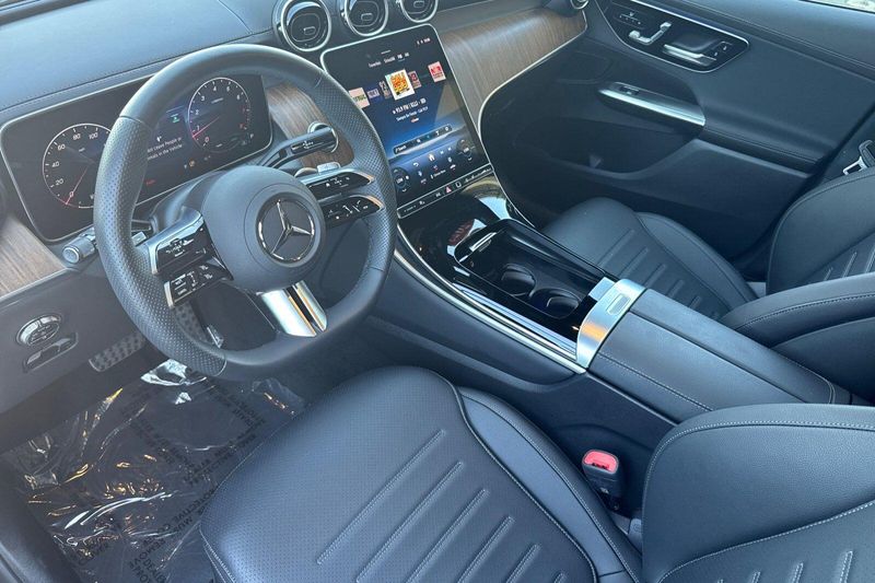 Used 2025 Mercedes-Benz GLC 300Image 10