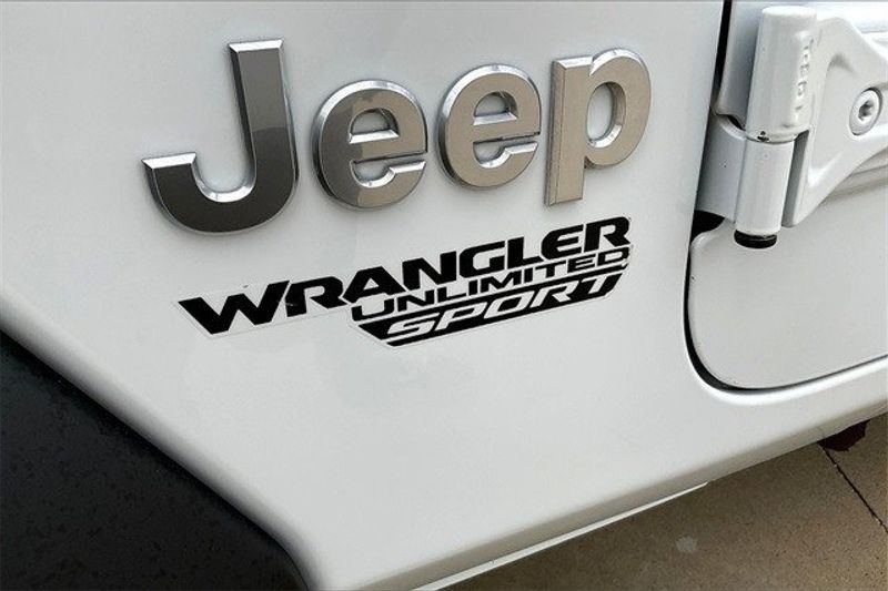 2021 Jeep Wrangler Unlimited Sport RHDImage 8