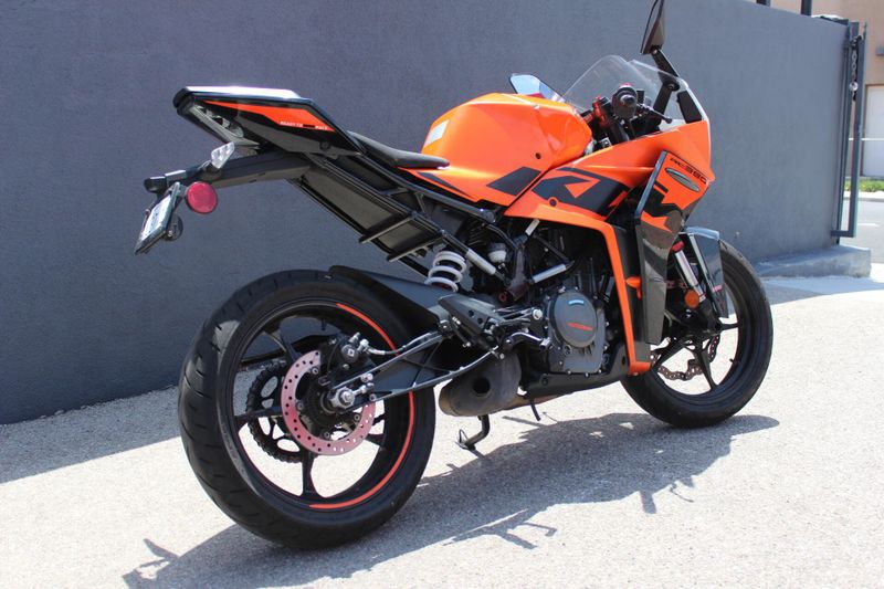 2022 KTM RC 390 Image 7