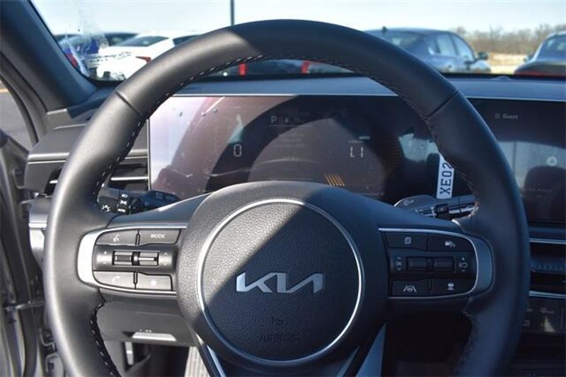 2025 Kia K5 GT-LineImage 28