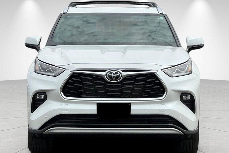 New 2026 Toyota Highlander Hybrid PlatinumImage 8