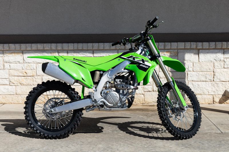 2025 Kawasaki KX250 LIME GREENImage 2