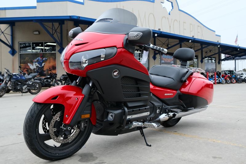 2013 Honda GOLD WING F6B DELUXE RED AND BLACKImage 5