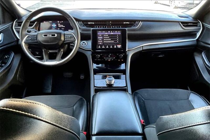 Used 2024 Jeep Grand Cherokee L AltitudeImage 15