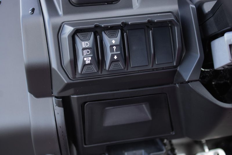 NEW 2026 CAN-AM DEFENDER MAX XT HD11 WITH 1025 INCH TOUCHSCREEN Image 23