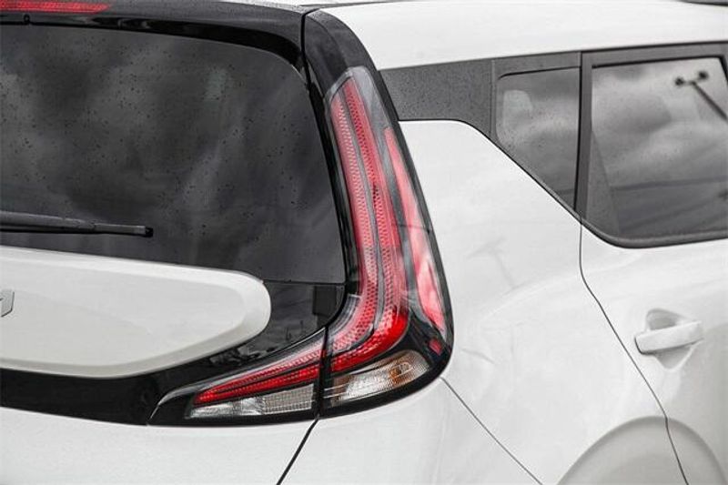 New 2025 Kia Soul LXImage 18