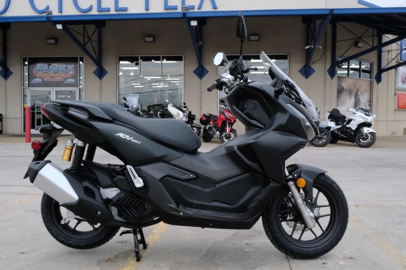 2025 Honda ADV160 MATTE BLACK METALLICImage 8